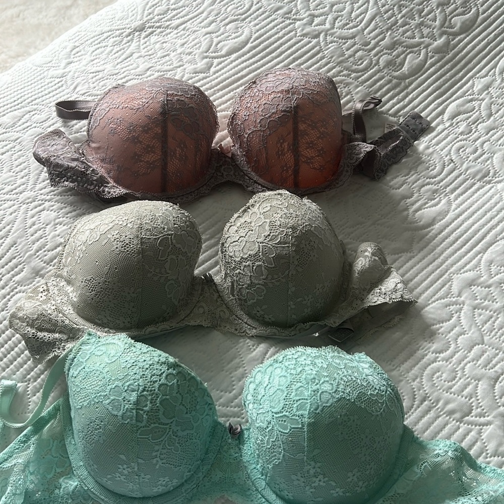 3 victoria secret bras 34D worn once retail over $155